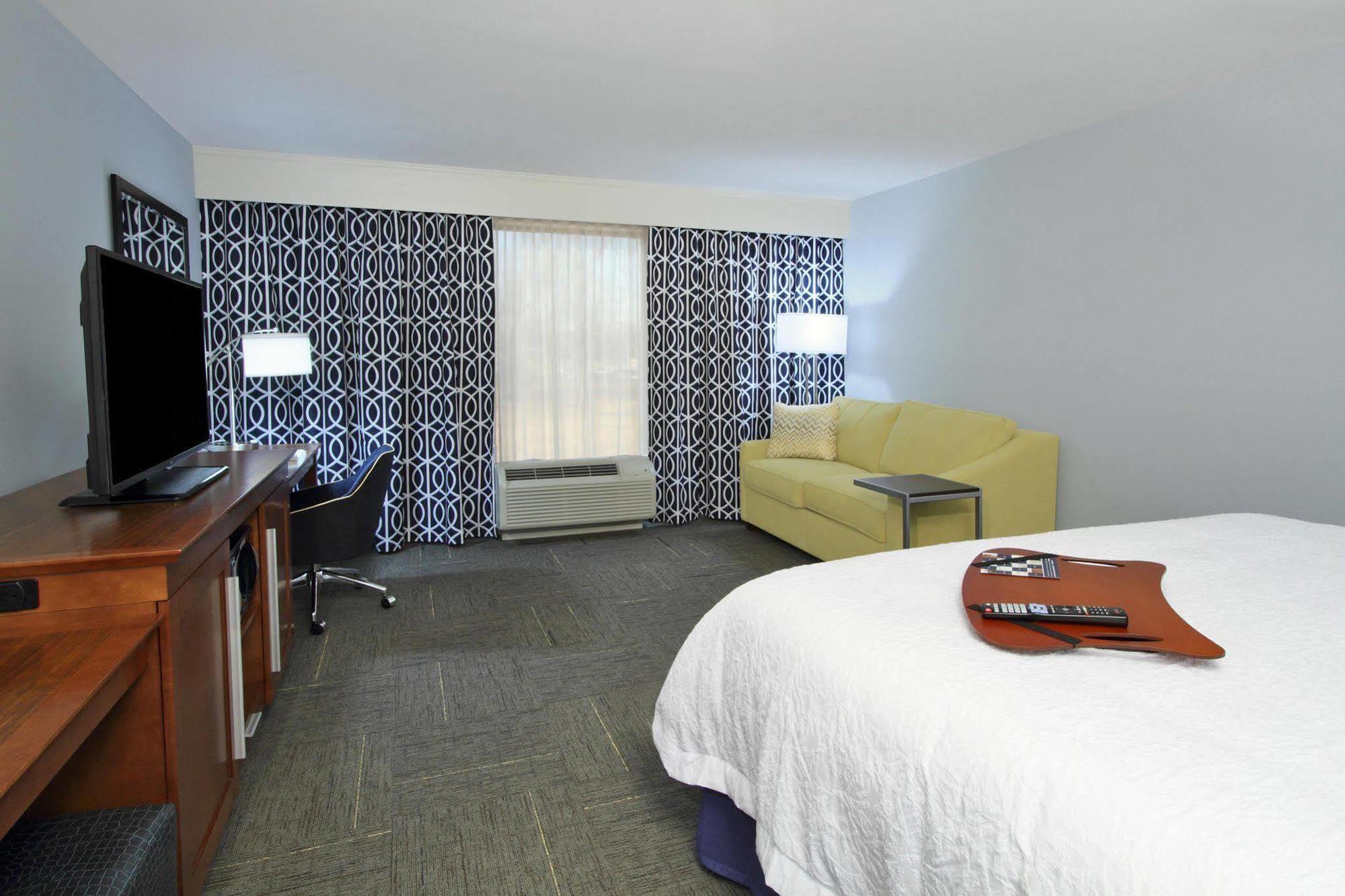 Hampton Inn Richland/South Jackson Екстериор снимка